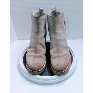 Dolce Vita Womens Suede Chelsea Ankle Boots Size 8.5 Beige With Lug Sole